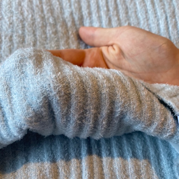 Baby blue Abercrombie kids fuzzy cardigan - Picture 4 of 4